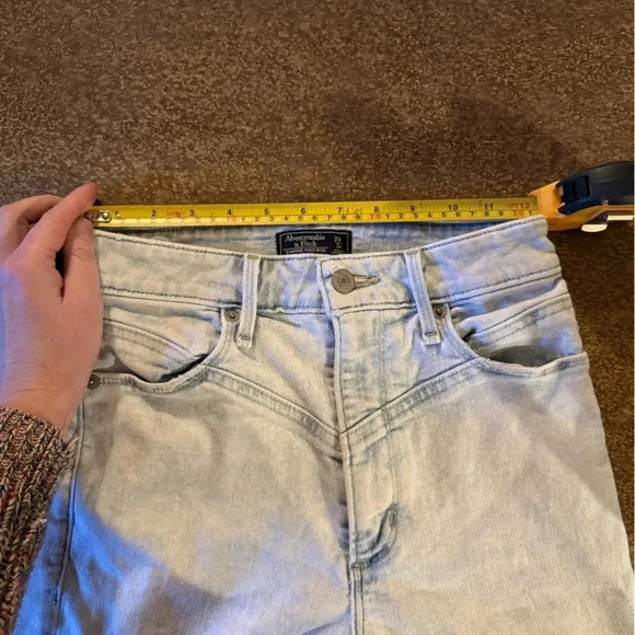 Abercrombie And Fitch  Light Wash Size 2 (26) - Picture 3 of 7